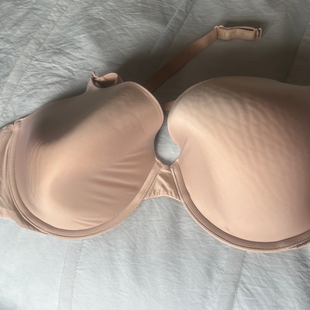 Size 38 DD Victoria’s Secret, Demi bra lightly lined.